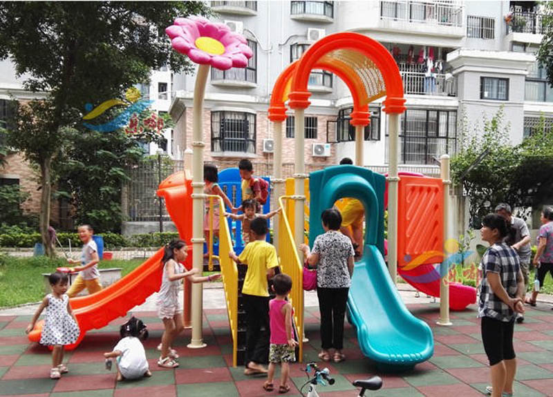 广东省佛山市荣光华庭小区滑梯工程案例(图2)